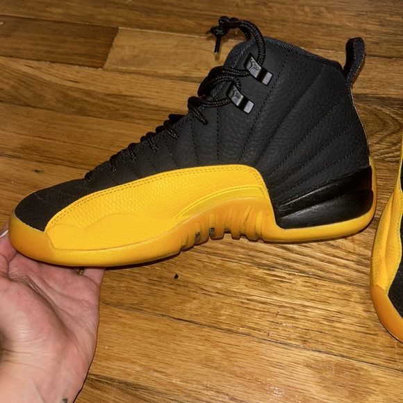 Jordan Retro 12 Reverse Taxi - Picture 3 of 6